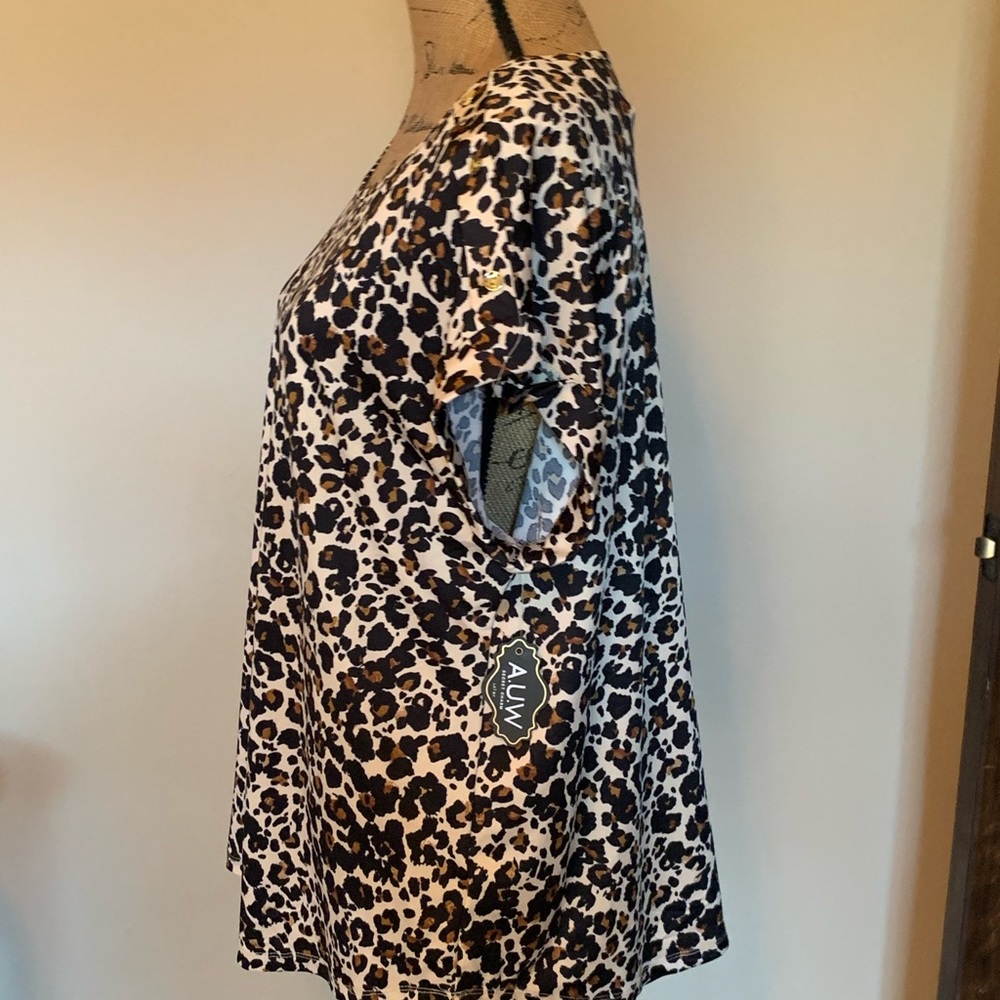 LAST ONE! Gorgeous leopard print blouse-New! - Picture 4 of 5